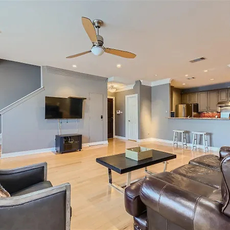 Experience Austin + 3 Bedroom + 5 Mins To Downtown!